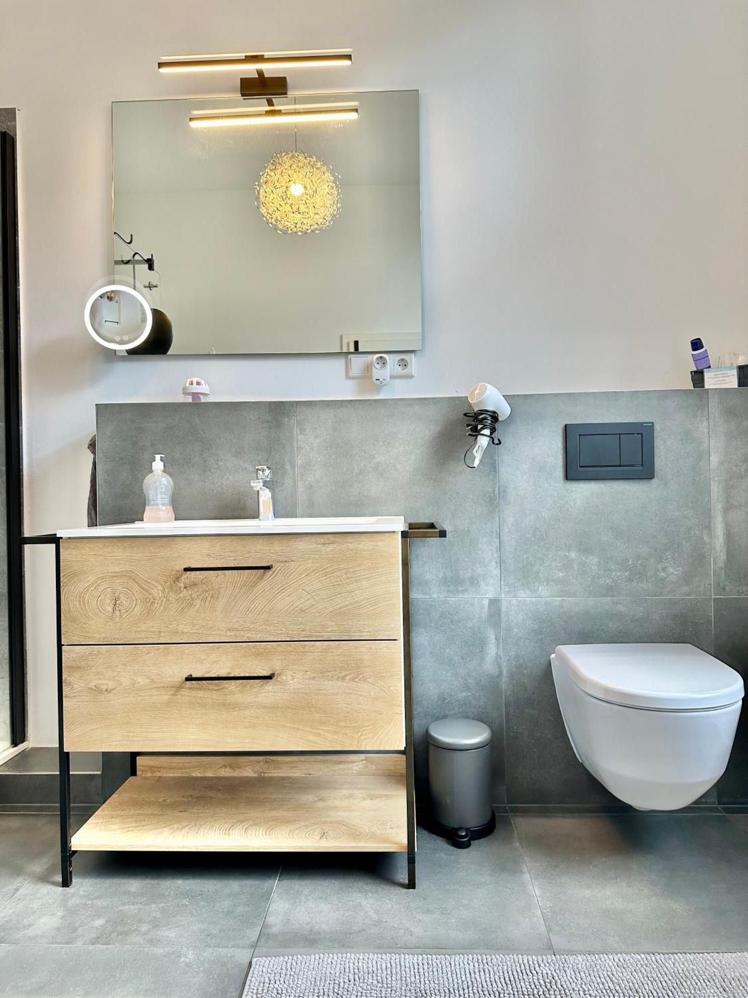 Exklusives City-Apartment Im Herzen Oldenburgs Mit Balkon Und Parkplatz A36 Extérieur photo