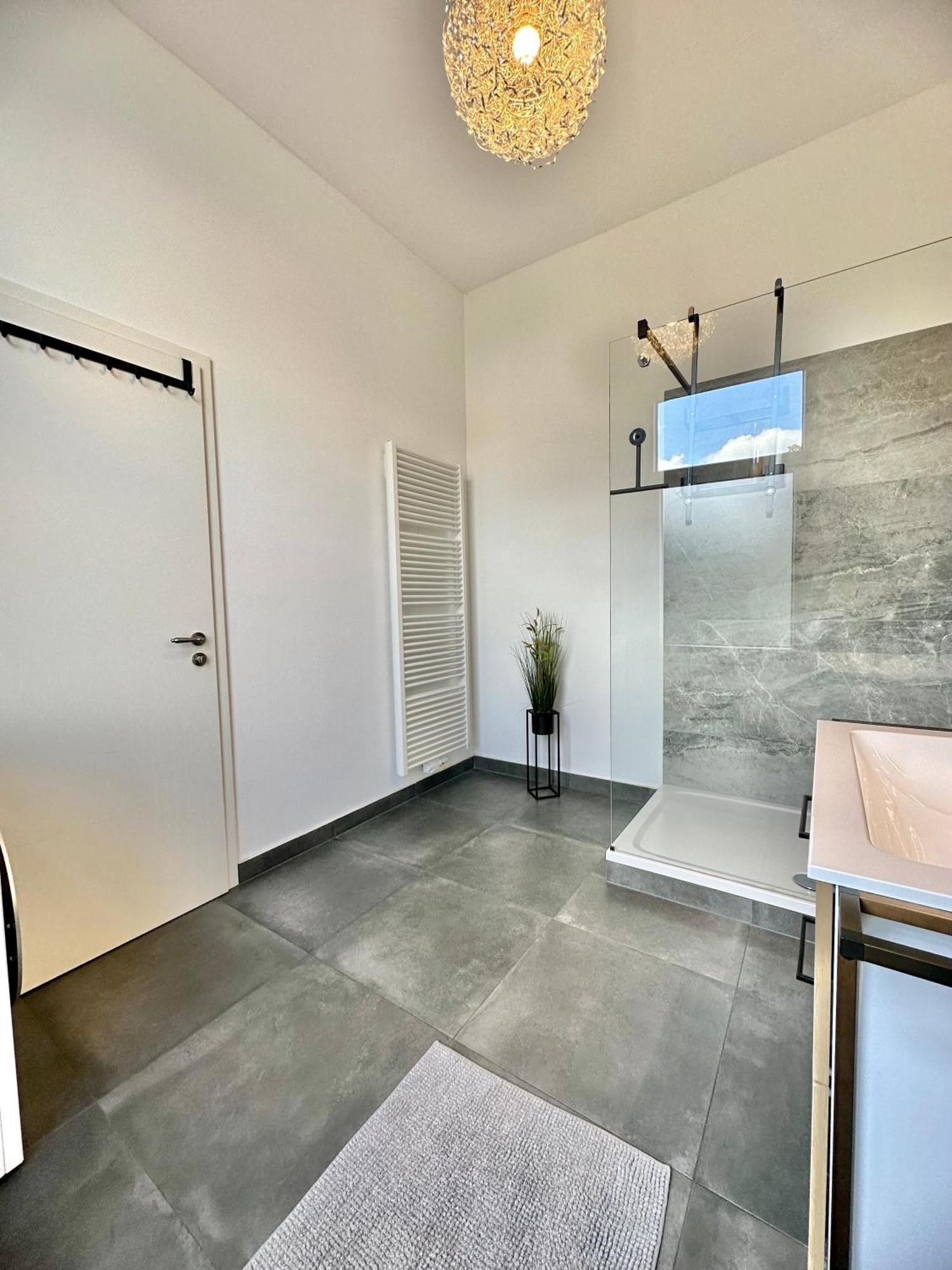 Exklusives City-Apartment Im Herzen Oldenburgs Mit Balkon Und Parkplatz A36 Extérieur photo